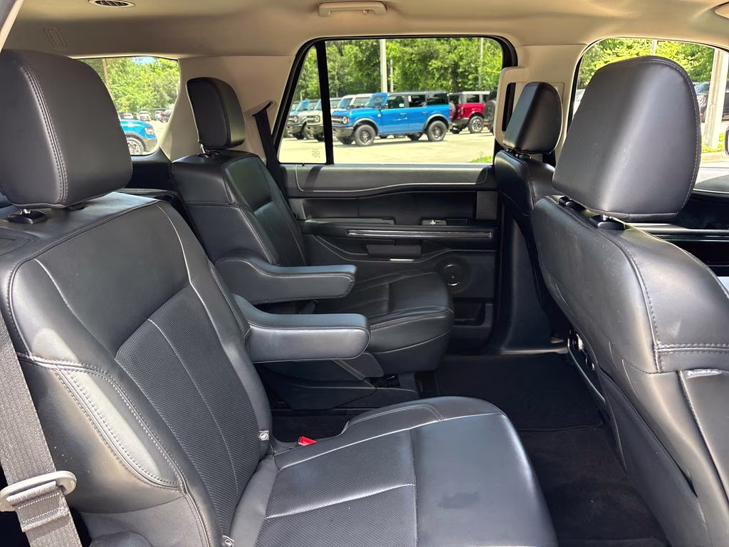2023 White Metallic Ford Expedition XLT RWD SUV