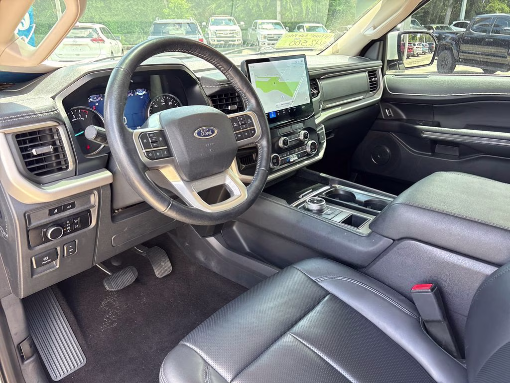 2023 White Metallic Ford Expedition XLT RWD SUV
