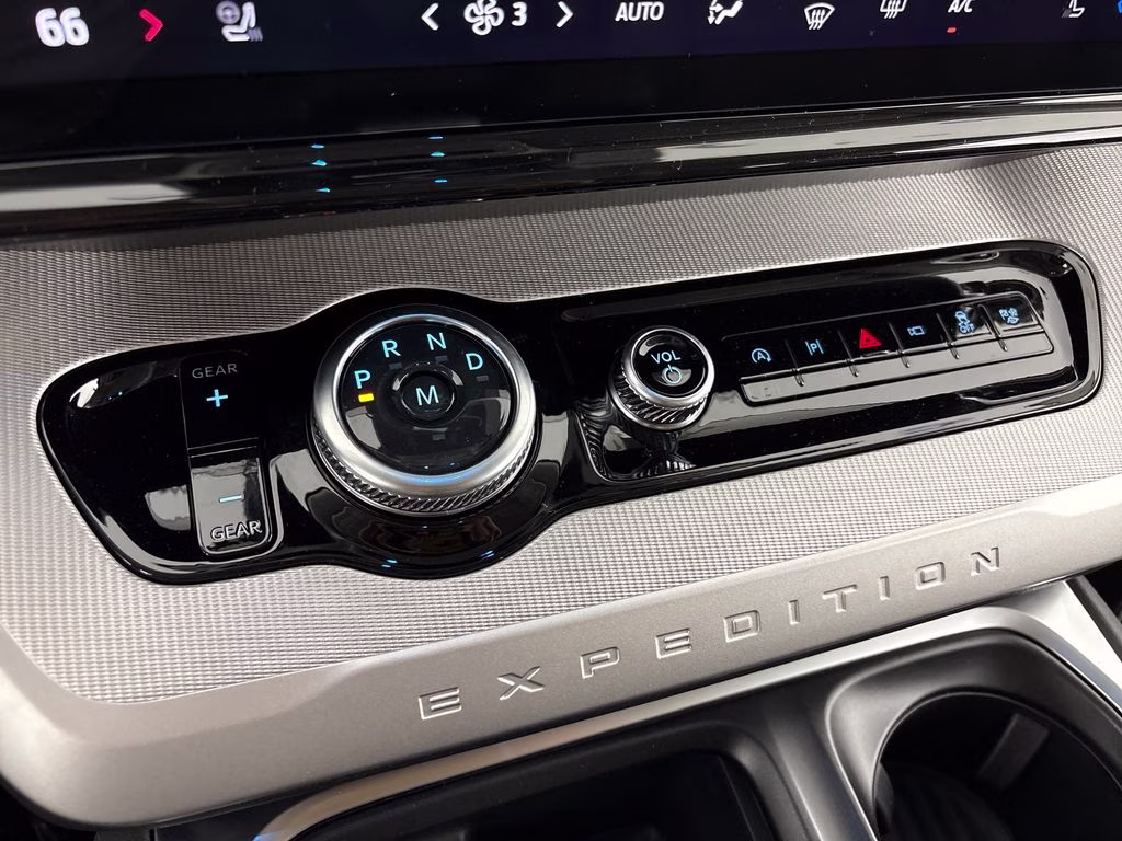 2026 Space Silver Metallic Ford Expedition Max Active RWD SUV