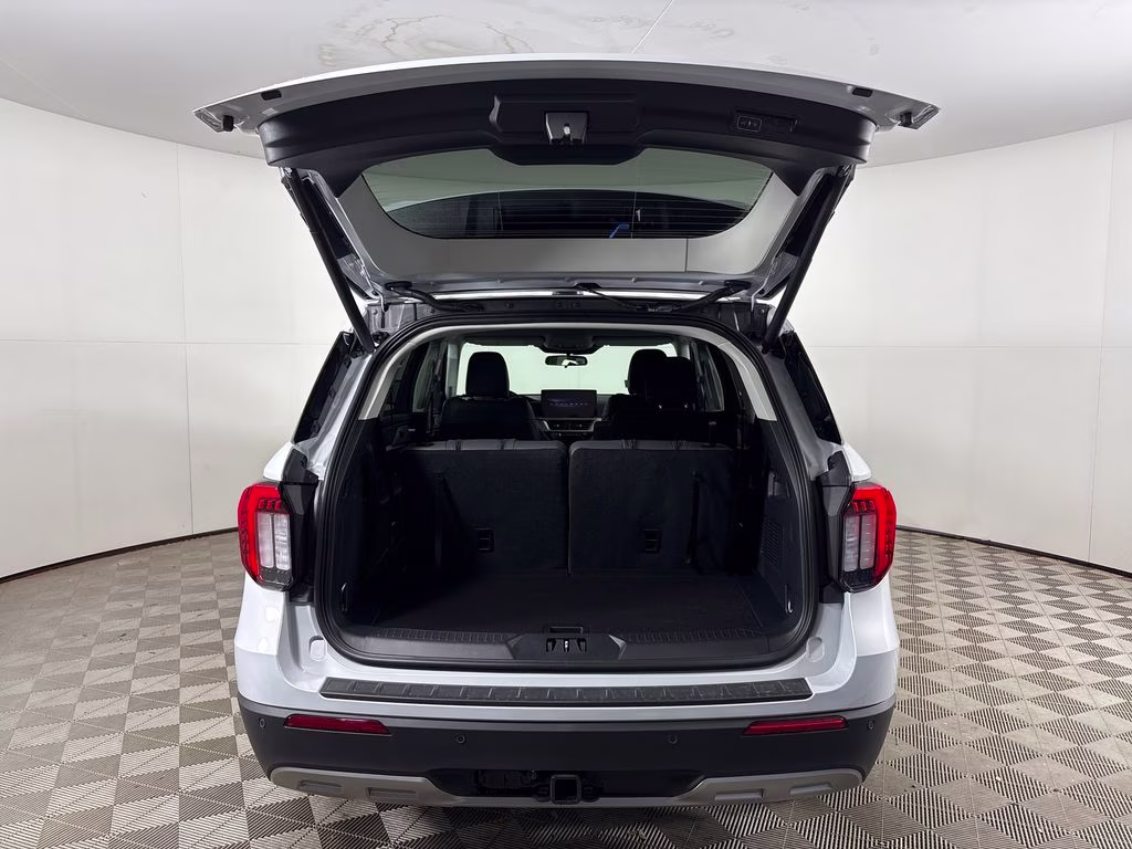 2026 Space White Metallic Ford Explorer Active RWD SUV