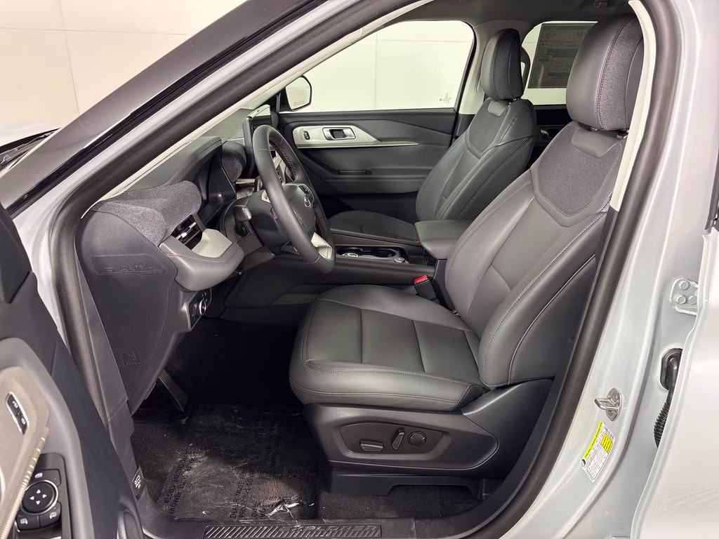 2026 Space White Metallic Ford Explorer Active RWD SUV