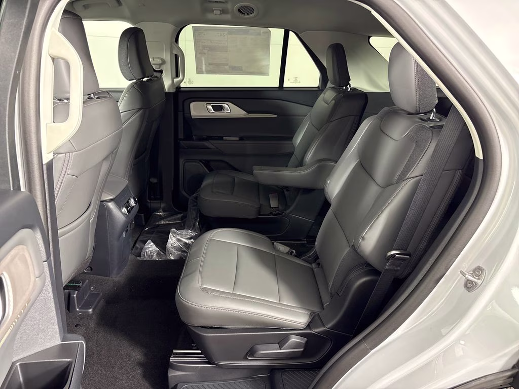 2026 Space White Metallic Ford Explorer Active RWD SUV