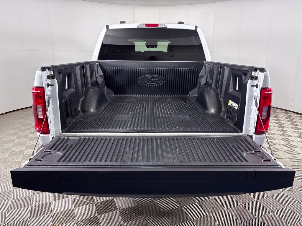 2022 Oxford White Ford F-150 XLT 4X4 Truck