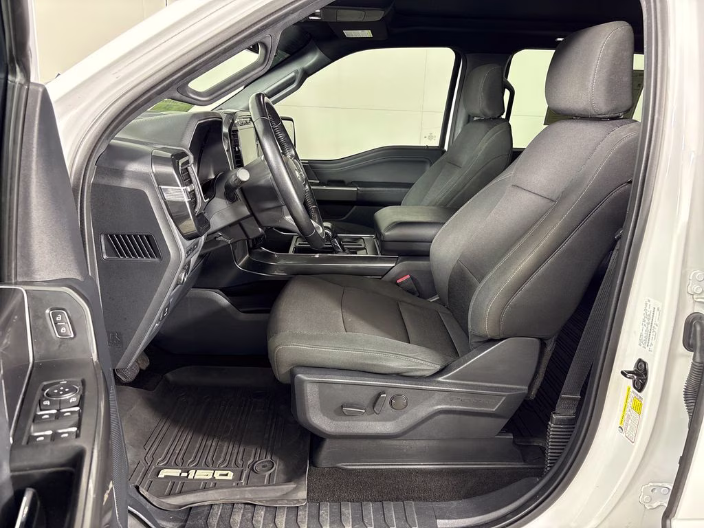 2022 Oxford White Ford F-150 XLT 4X4 Truck