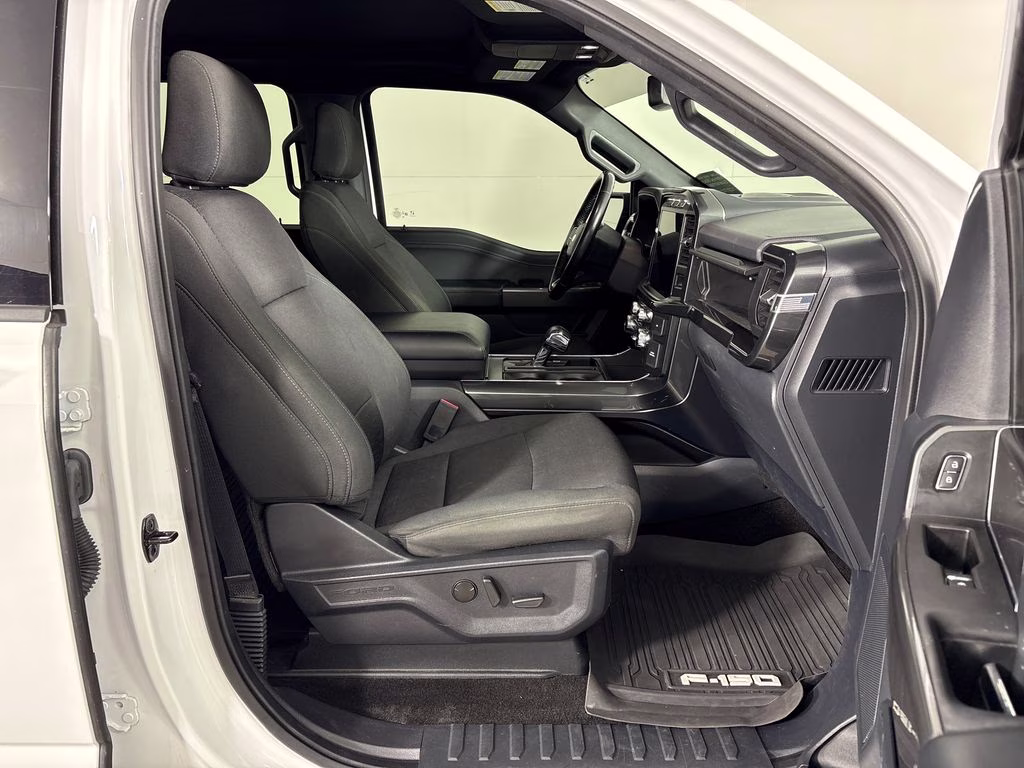 2022 Oxford White Ford F-150 XLT 4X4 Truck