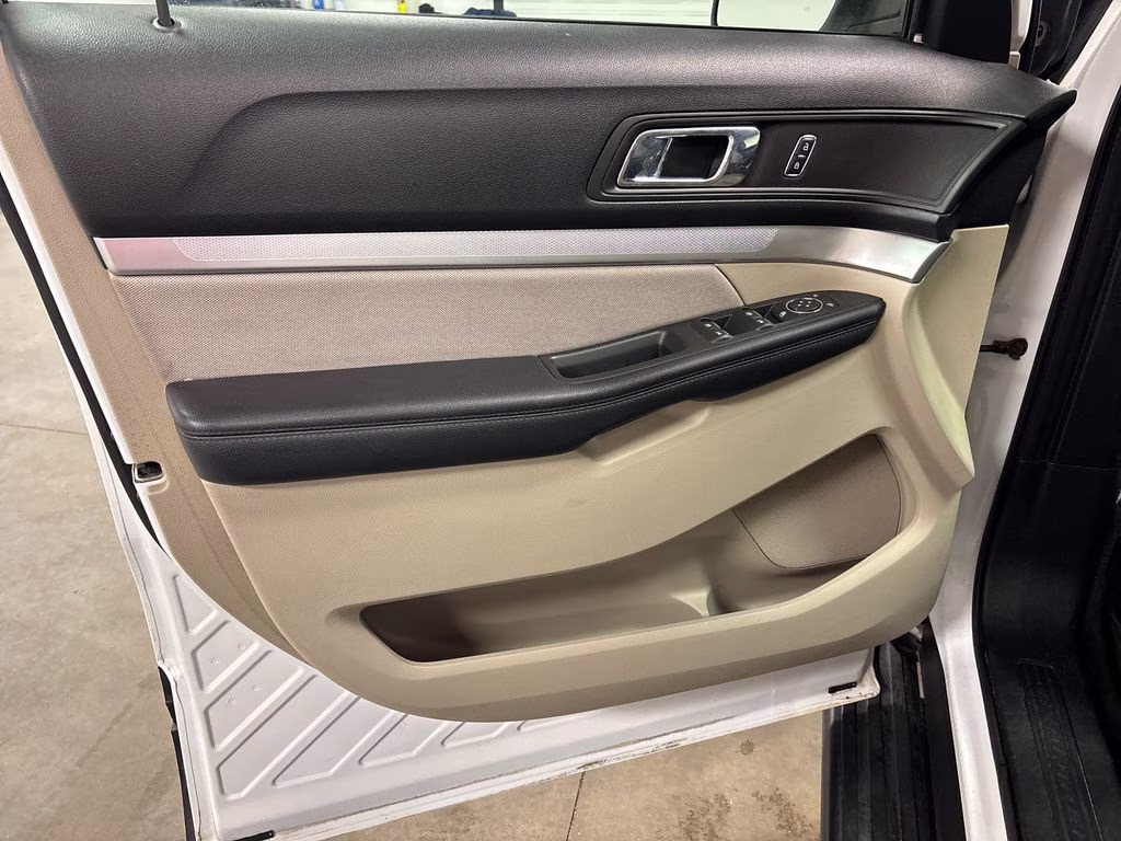 2018 Oxford White Ford Explorer Base 4X4 SUV