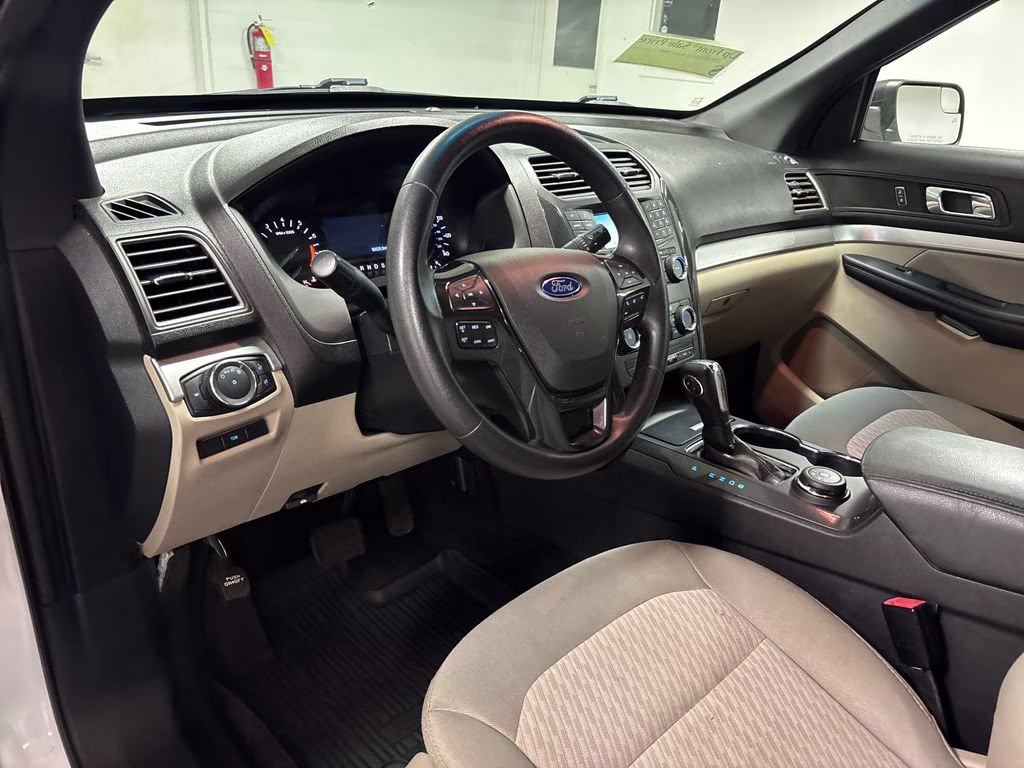 2018 Oxford White Ford Explorer Base 4X4 SUV