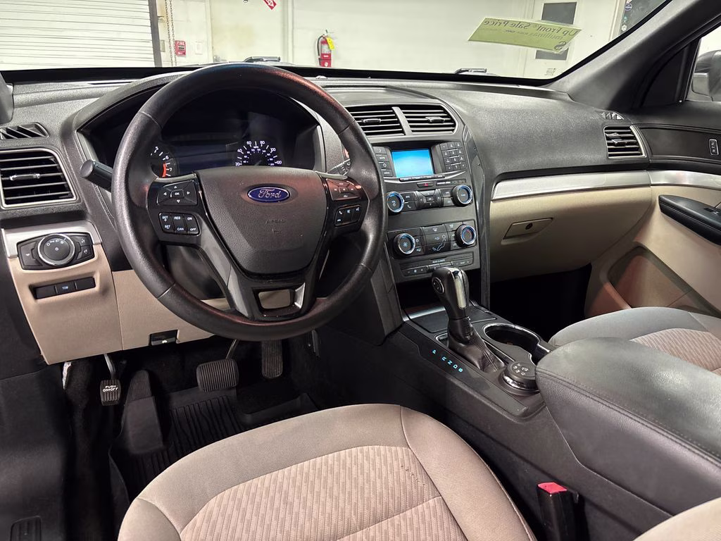 2018 Oxford White Ford Explorer Base 4X4 SUV
