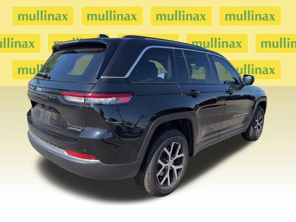2023 Diamond Black Crystal Pearlcoat Jeep Grand Cherokee Limited RWD SUV