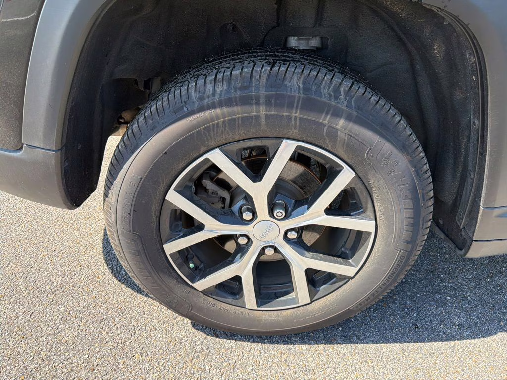 2023 Diamond Black Crystal Pearlcoat Jeep Grand Cherokee Limited RWD SUV