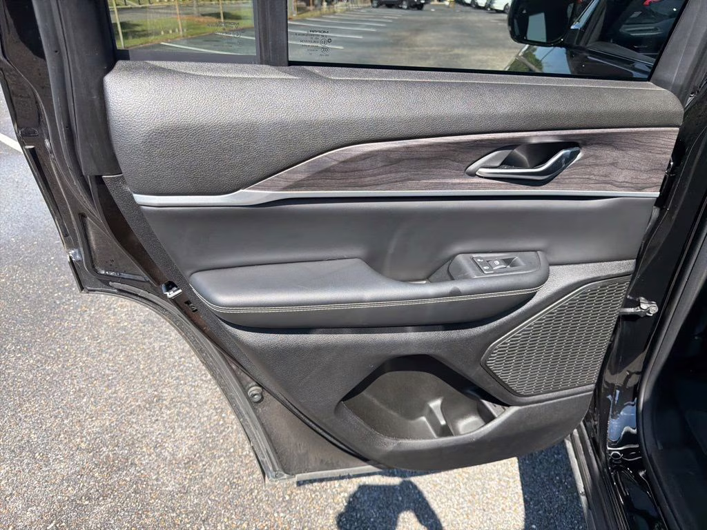 2023 Diamond Black Crystal Pearlcoat Jeep Grand Cherokee Limited RWD SUV