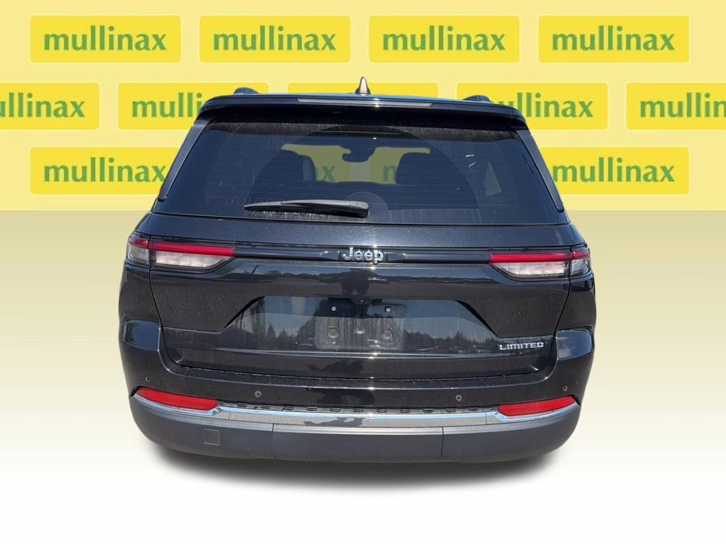 2023 Diamond Black Crystal Pearlcoat Jeep Grand Cherokee Limited RWD SUV