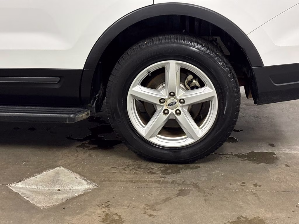 2018 Oxford White Ford Explorer Base 4X4 SUV