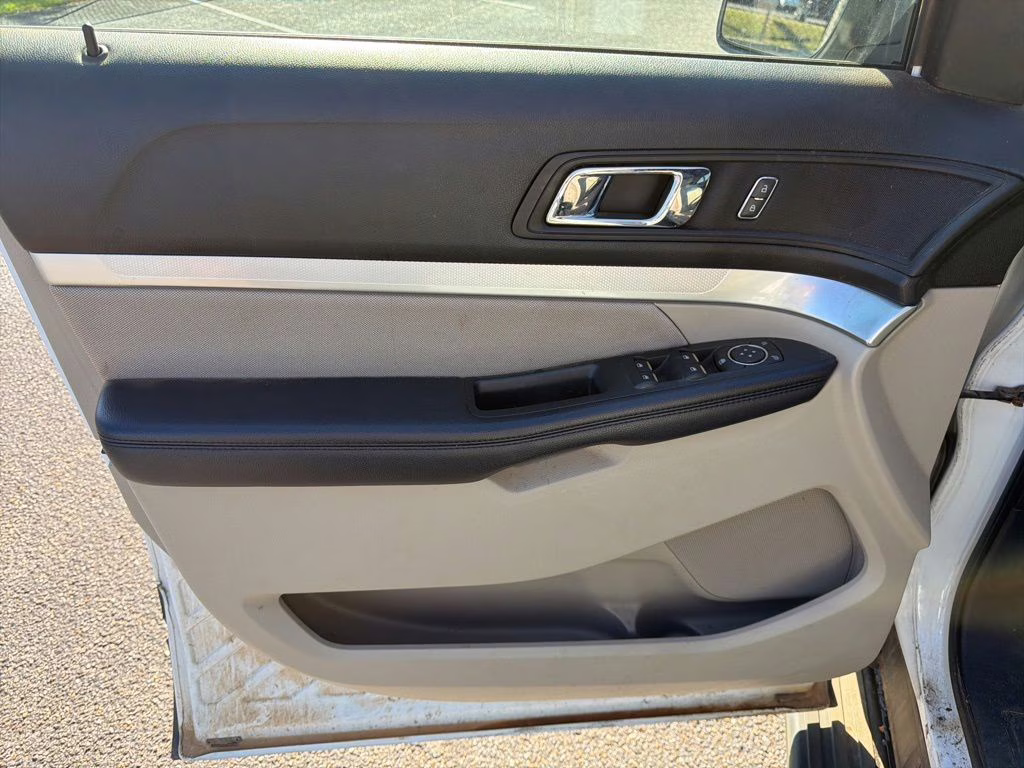 2018 Oxford White Ford Explorer Base 4X4 SUV