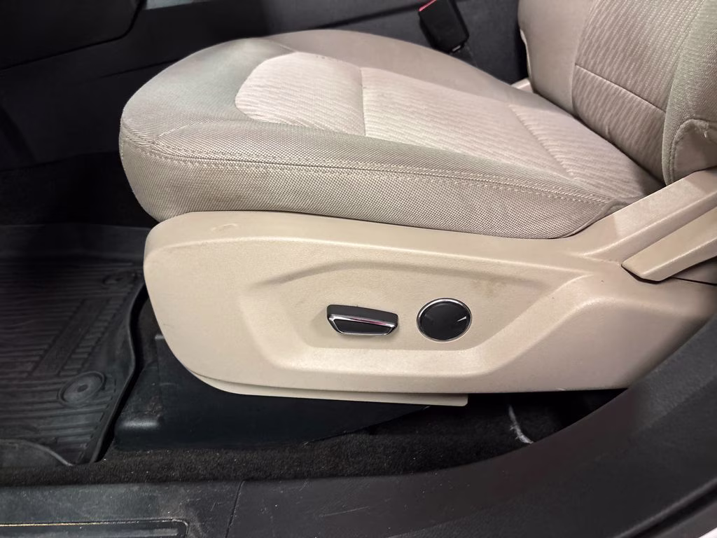 2018 Oxford White Ford Explorer Base 4X4 SUV