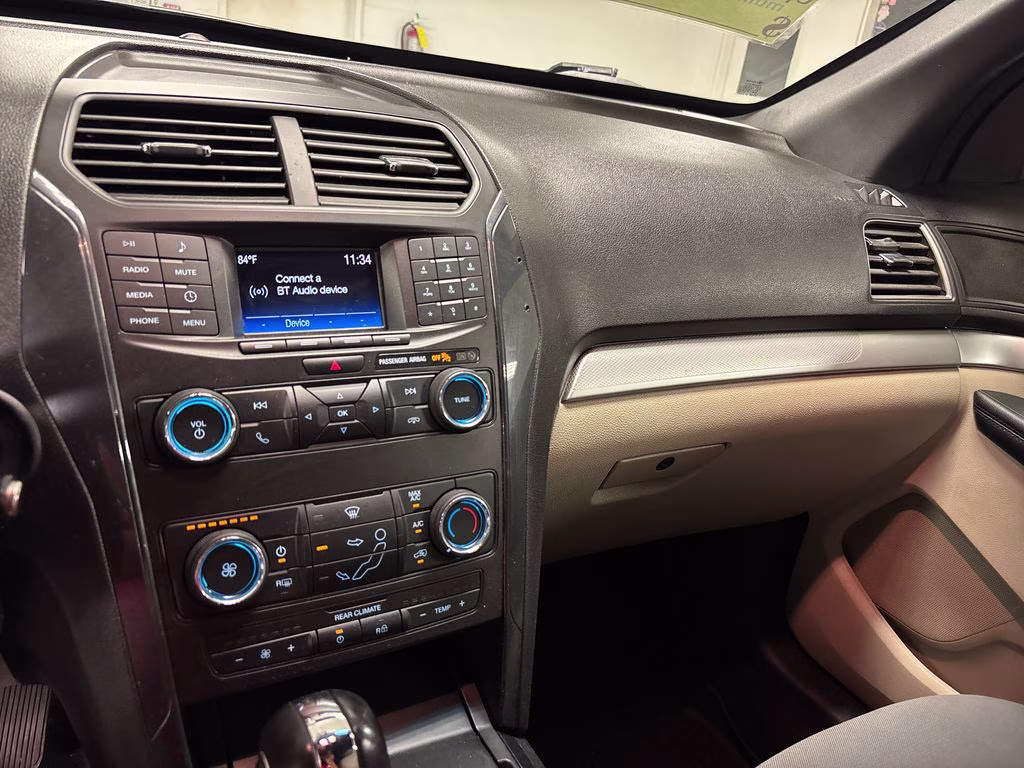 2018 Oxford White Ford Explorer Base 4X4 SUV