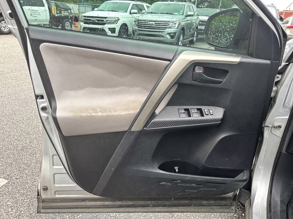 2015 Classic Silver Metallic Toyota RAV4 LE FWD SUV