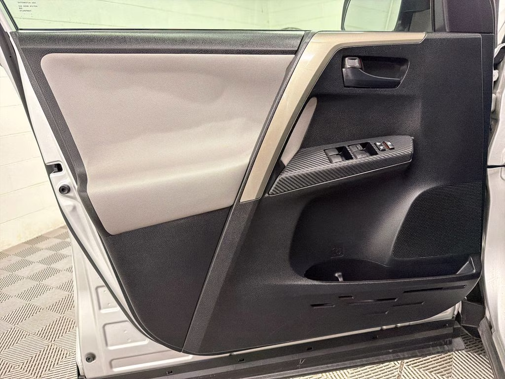 2015 Classic Silver Metallic Toyota RAV4 LE FWD SUV