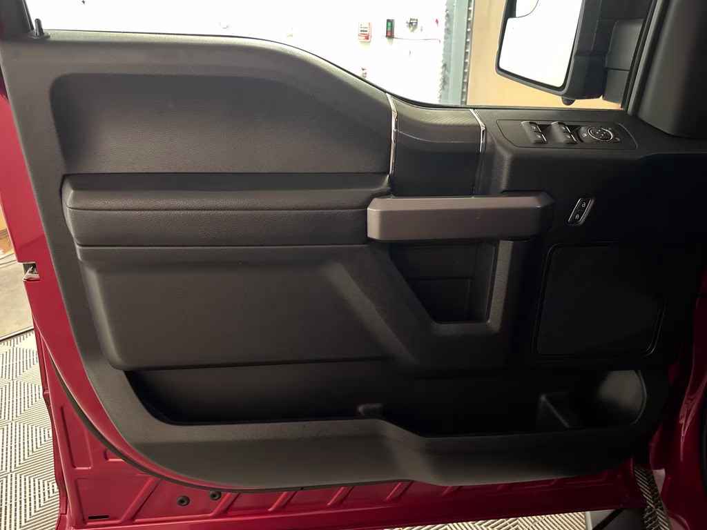 2020 Rapid Red Metallic Tinted Clearcoat Ford F-150 XLT 4X4 Truck