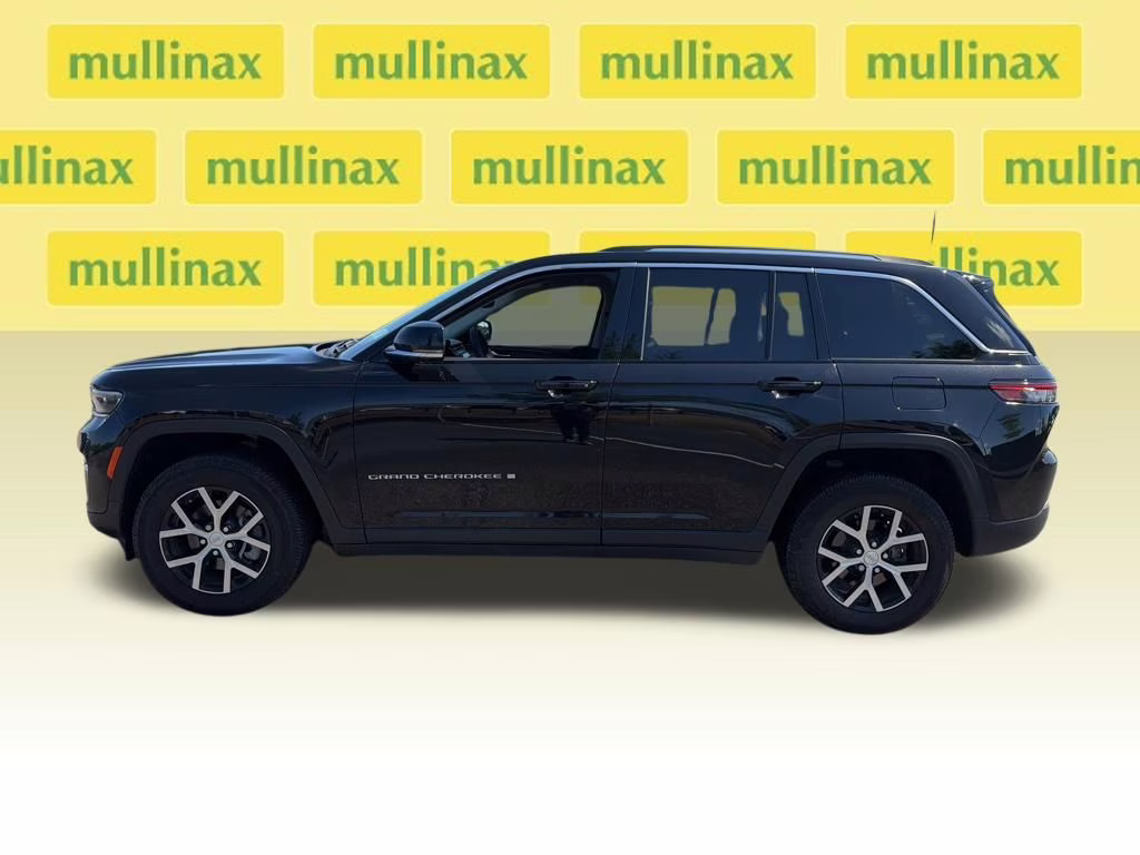 2023 Diamond Black Crystal Pearlcoat Jeep Grand Cherokee Limited RWD SUV