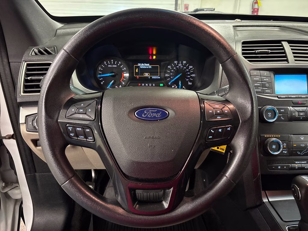 2018 Oxford White Ford Explorer Base 4X4 SUV