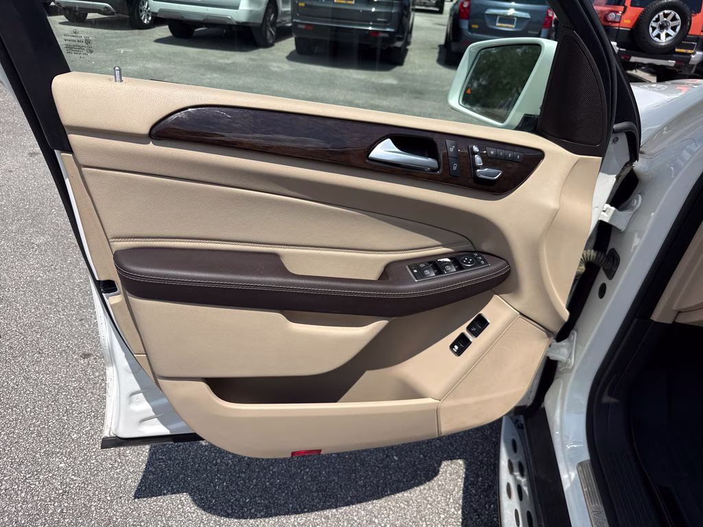 2017 designo Diamond White Metallic Mercedes-Benz GLS GLS 450 AWD SUV
