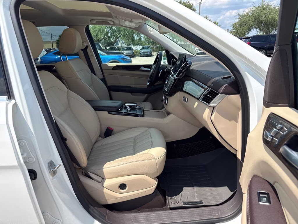 2017 designo Diamond White Metallic Mercedes-Benz GLS GLS 450 AWD SUV