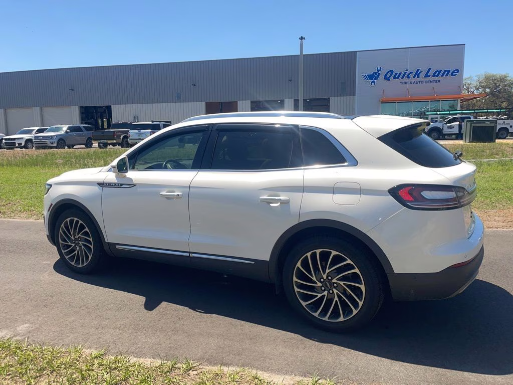 2020 White Lincoln Nautilus Reserve FWD SUV