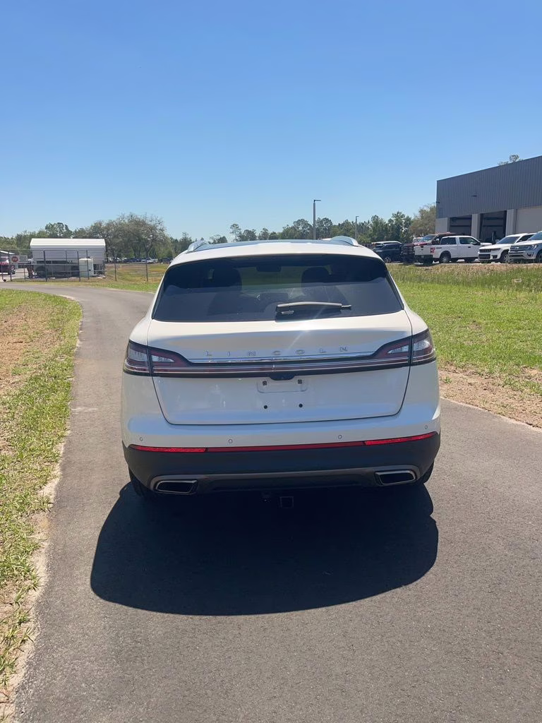 2020 White Lincoln Nautilus Reserve FWD SUV