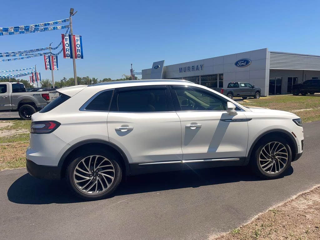 2020 White Lincoln Nautilus Reserve FWD SUV