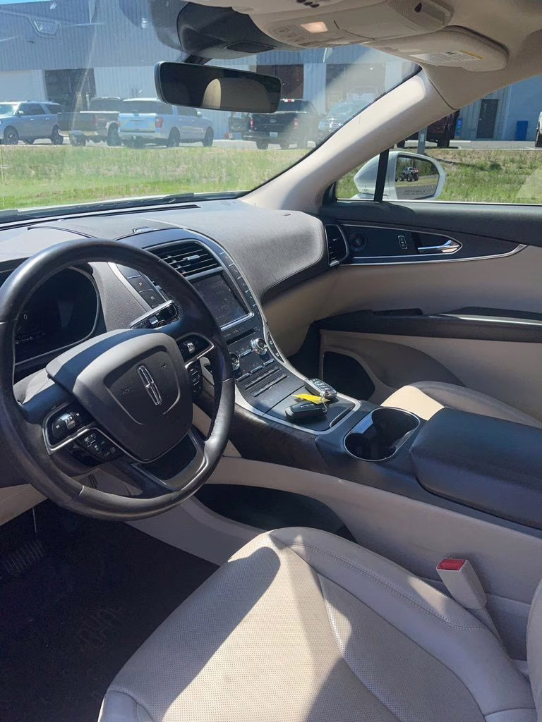 2020 White Lincoln Nautilus Reserve FWD SUV