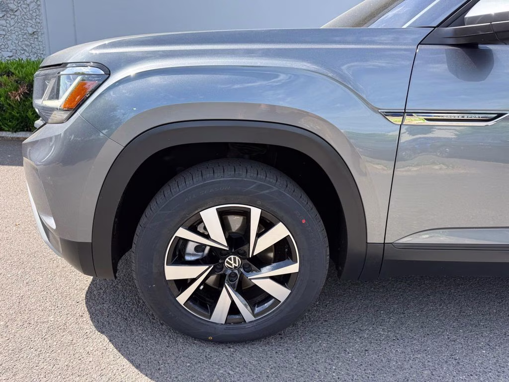 2023 Platinum Gray Metallic Volkswagen Atlas Cross Sport 2.0T SE AWD SUV