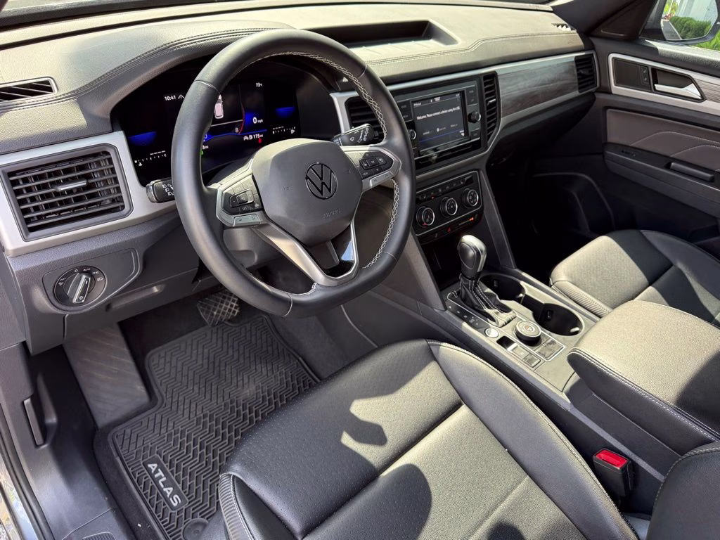 2023 Platinum Gray Metallic Volkswagen Atlas Cross Sport 2.0T SE AWD SUV