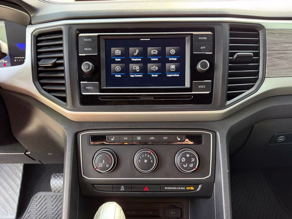 2023 Platinum Gray Metallic Volkswagen Atlas Cross Sport 2.0T SE AWD SUV