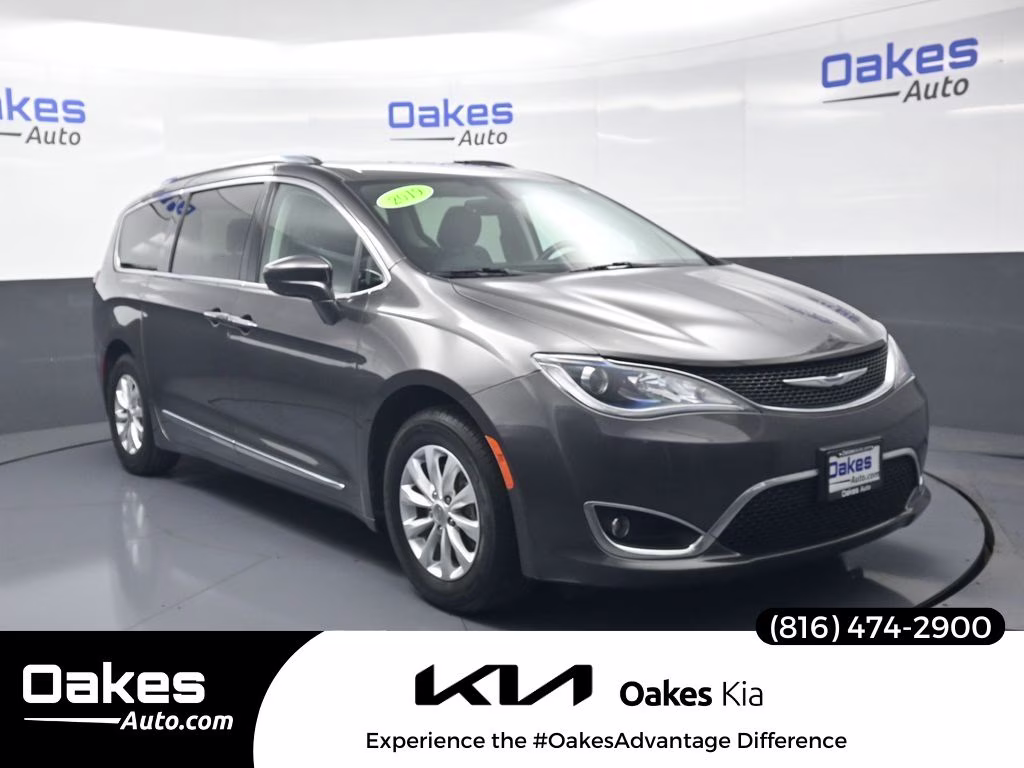 2019 Chrysler Pacifica Touring L's photo