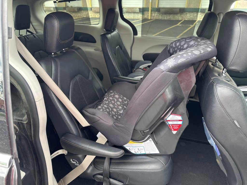 2019 Granite Crystal Metallic Clearcoat Chrysler Pacifica Touring L FWD Van