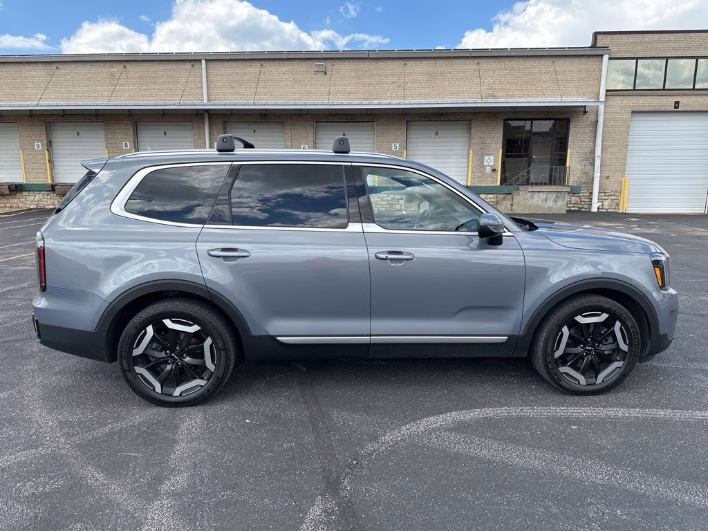 2023 Everlasting Silver Kia Telluride EX AWD SUV