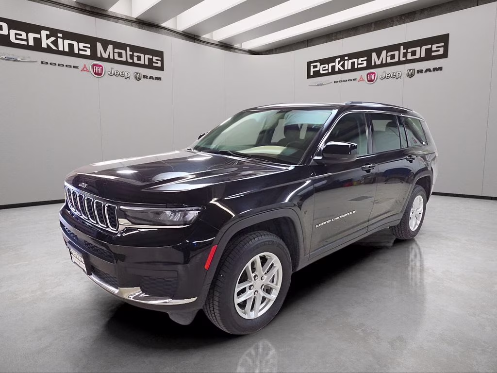 2023 Diamond Black Crystal Pearlcoat Jeep Grand Cherokee L Laredo 4X4 SUV