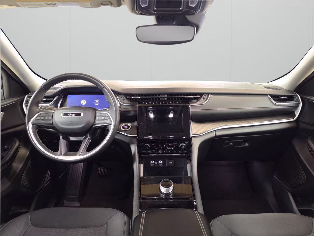 2023 Diamond Black Crystal Pearlcoat Jeep Grand Cherokee L Laredo 4X4 SUV