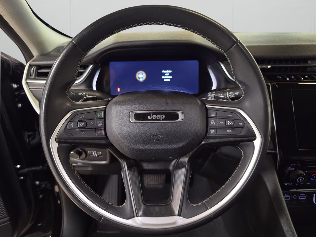 2023 Diamond Black Crystal Pearlcoat Jeep Grand Cherokee L Laredo 4X4 SUV