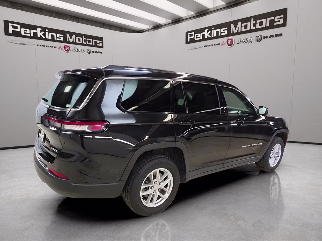 2023 Diamond Black Crystal Pearlcoat Jeep Grand Cherokee L Laredo 4X4 SUV