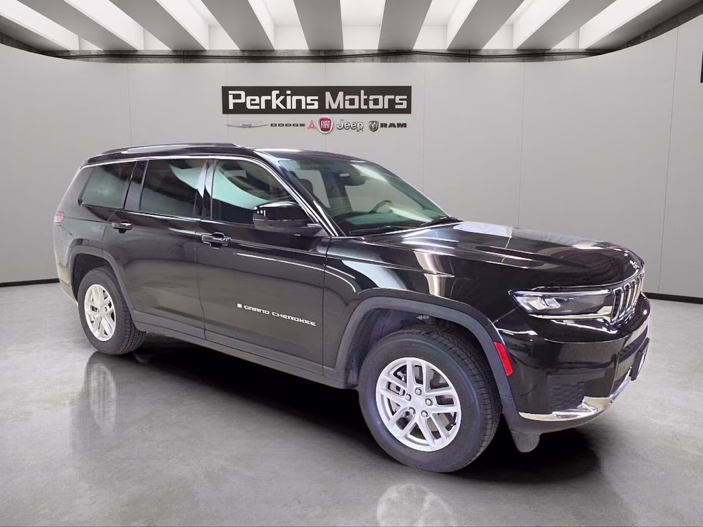 2023 Diamond Black Crystal Pearlcoat Jeep Grand Cherokee L Laredo 4X4 SUV