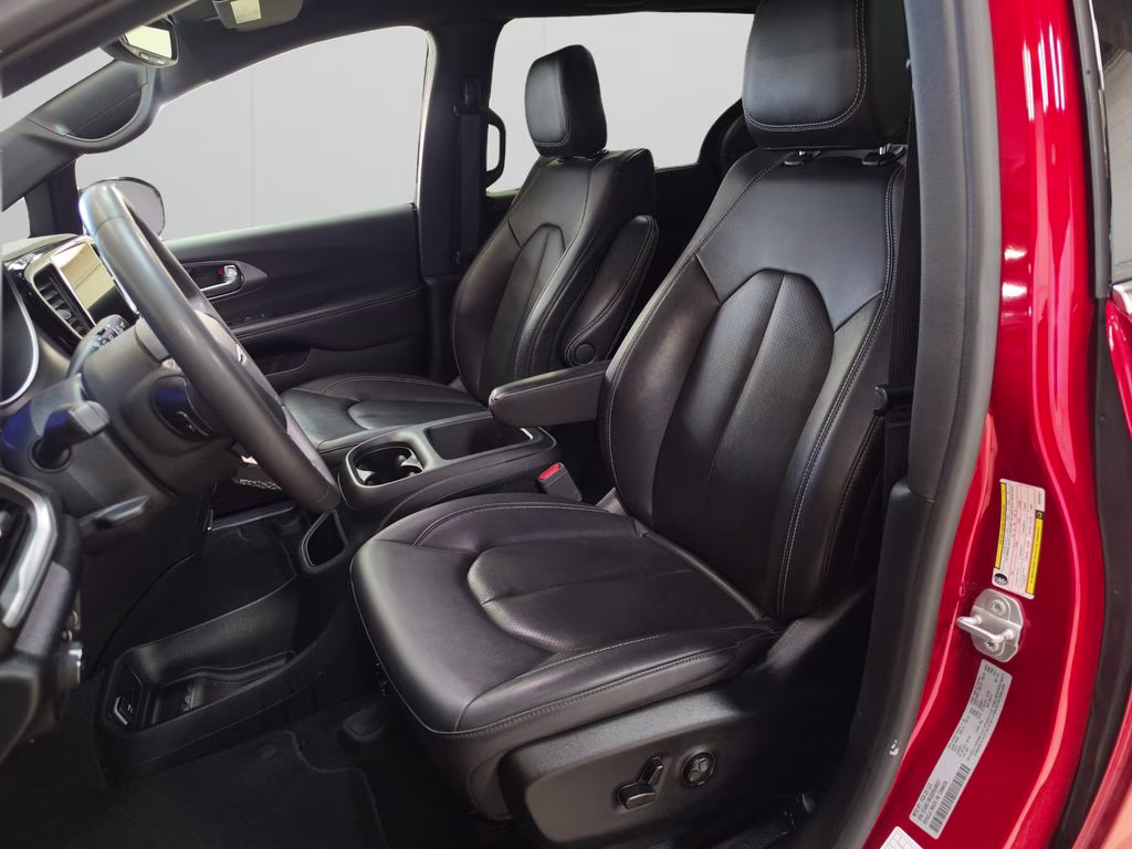 2025 Red Hot Pearlcoat Chrysler Pacifica Select FWD Van