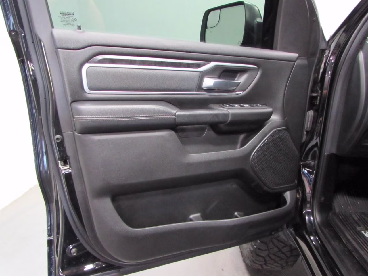 2023 Diamond Black Crystal Pearlcoat Ram 1500 Big Horn/Lone Star 4X4 Truck