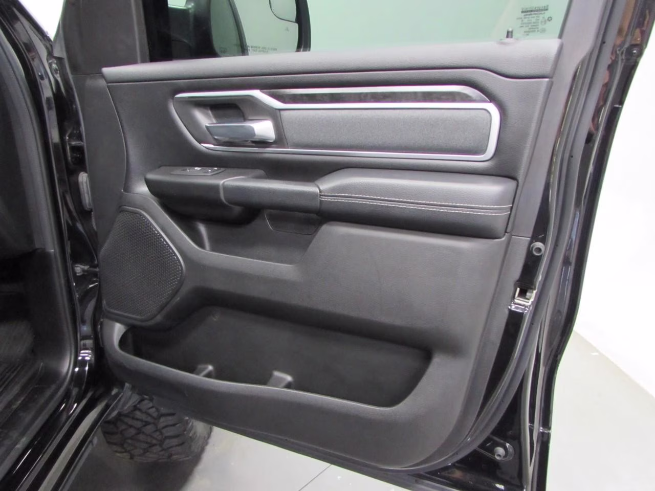 2023 Diamond Black Crystal Pearlcoat Ram 1500 Big Horn/Lone Star 4X4 Truck