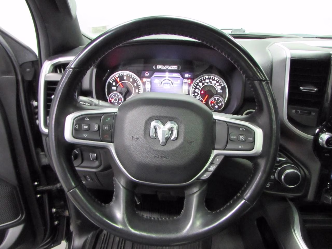 2023 Diamond Black Crystal Pearlcoat Ram 1500 Big Horn/Lone Star 4X4 Truck