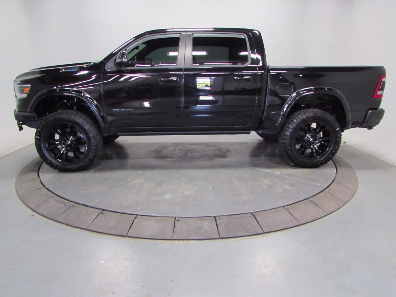 2023 Diamond Black Crystal Pearlcoat Ram 1500 Big Horn/Lone Star 4X4 Truck