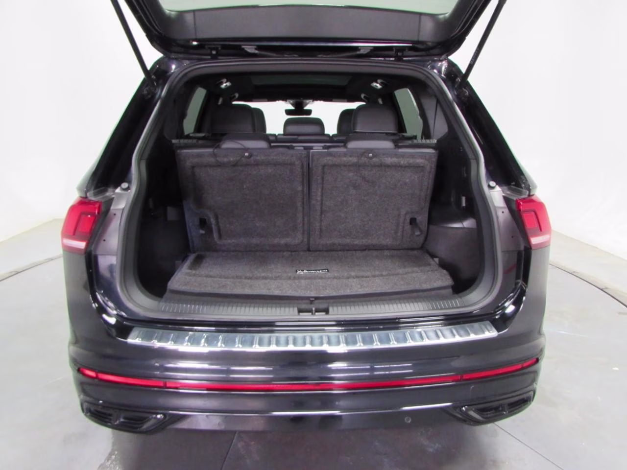 2023 Deep Black Pearl Volkswagen Tiguan 2.0T SE R-Line Black FWD SUV