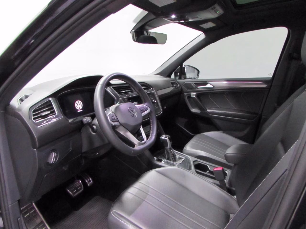 2023 Deep Black Pearl Volkswagen Tiguan 2.0T SE R-Line Black FWD SUV