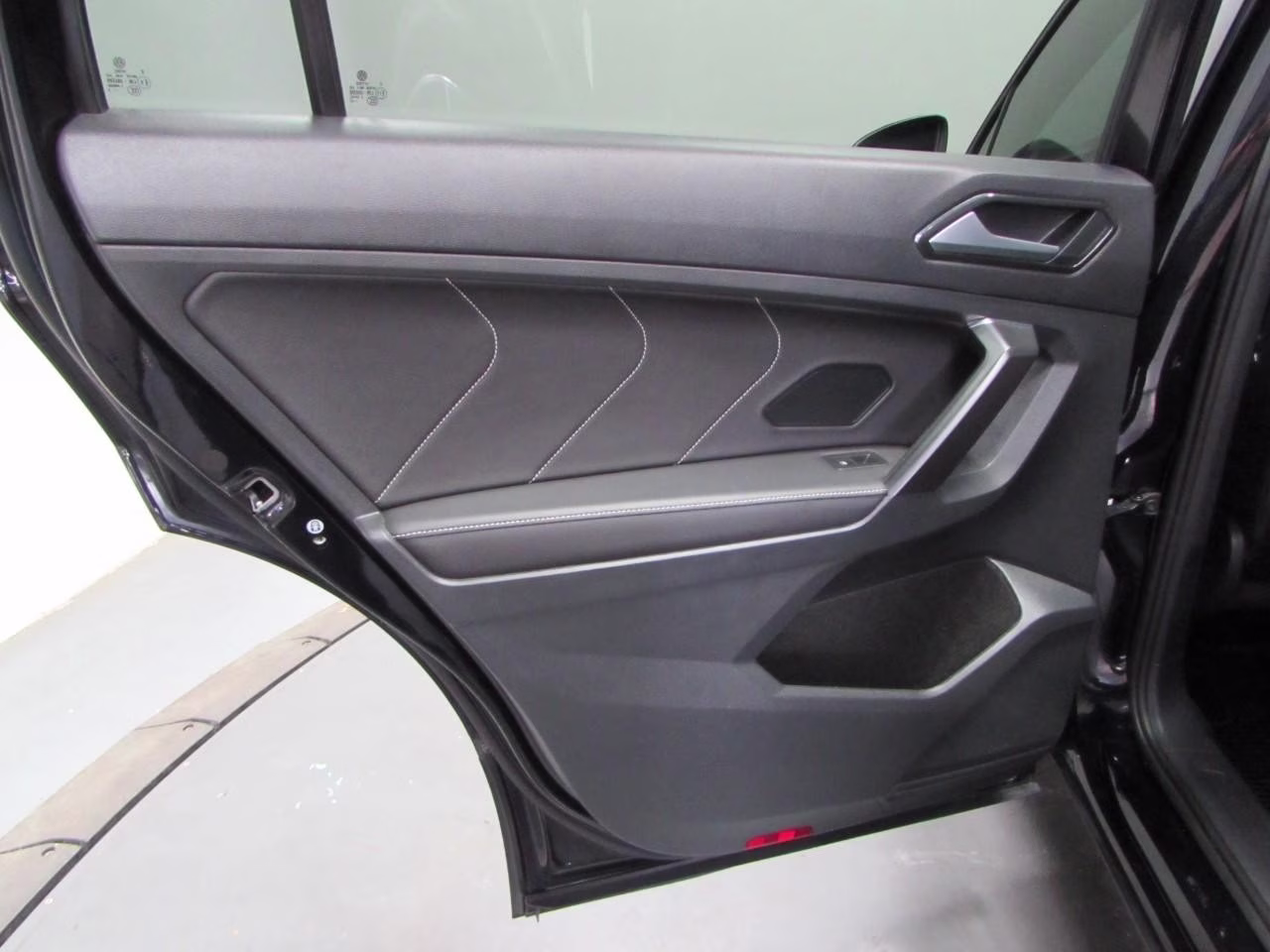 2023 Deep Black Pearl Volkswagen Tiguan 2.0T SE R-Line Black FWD SUV